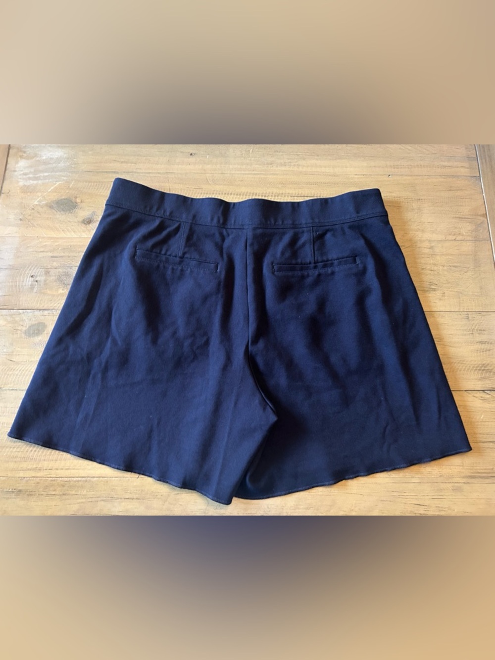 ARITZIA, Babaton Conan Shorts, Size Large, Navy Blue Dress Shorts - Picture 4 of 7